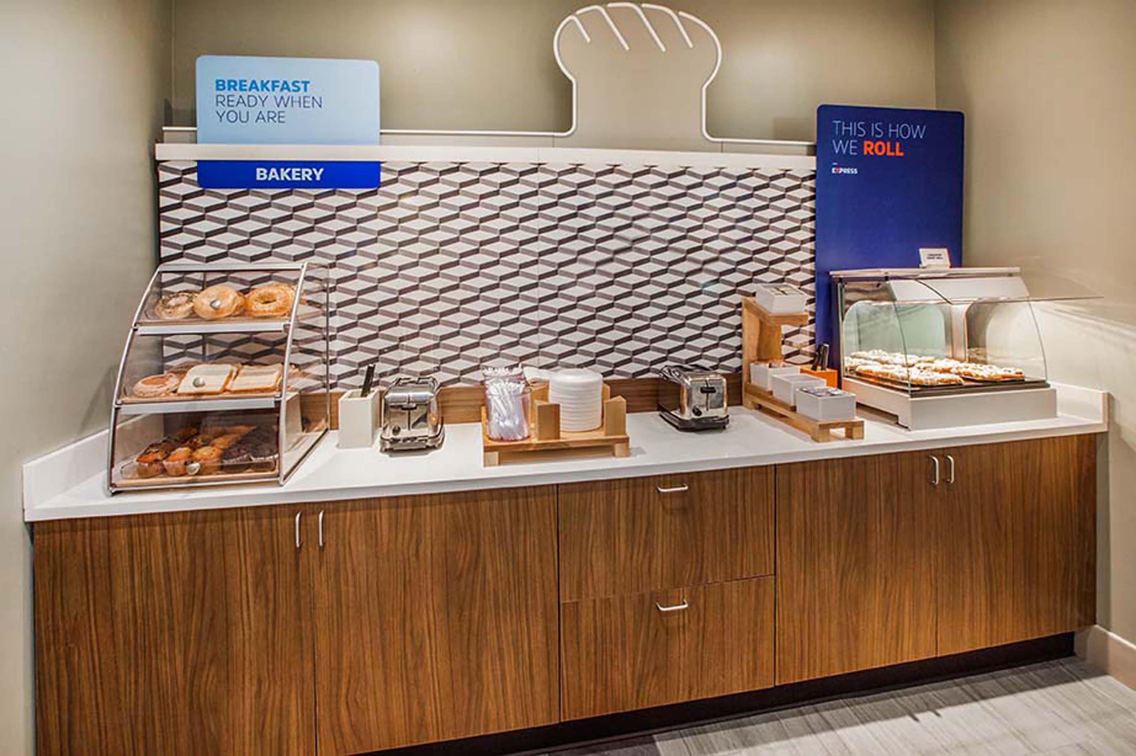 Holiday Inn Express Breaux Bridge By Ihg Henderson Bagian luar foto