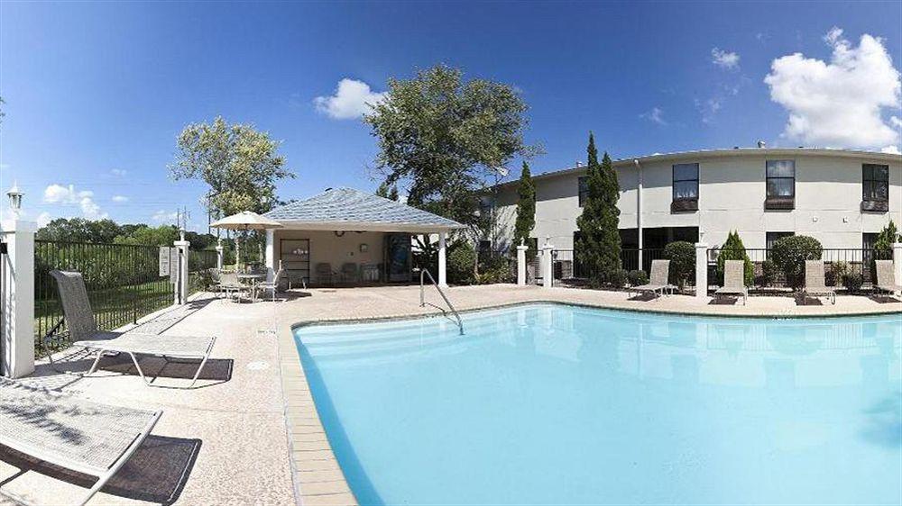 Holiday Inn Express Breaux Bridge By Ihg Henderson Bagian luar foto