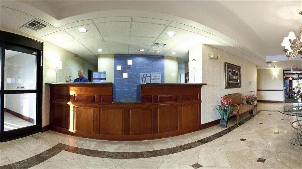 Holiday Inn Express Breaux Bridge By Ihg Henderson Bagian luar foto